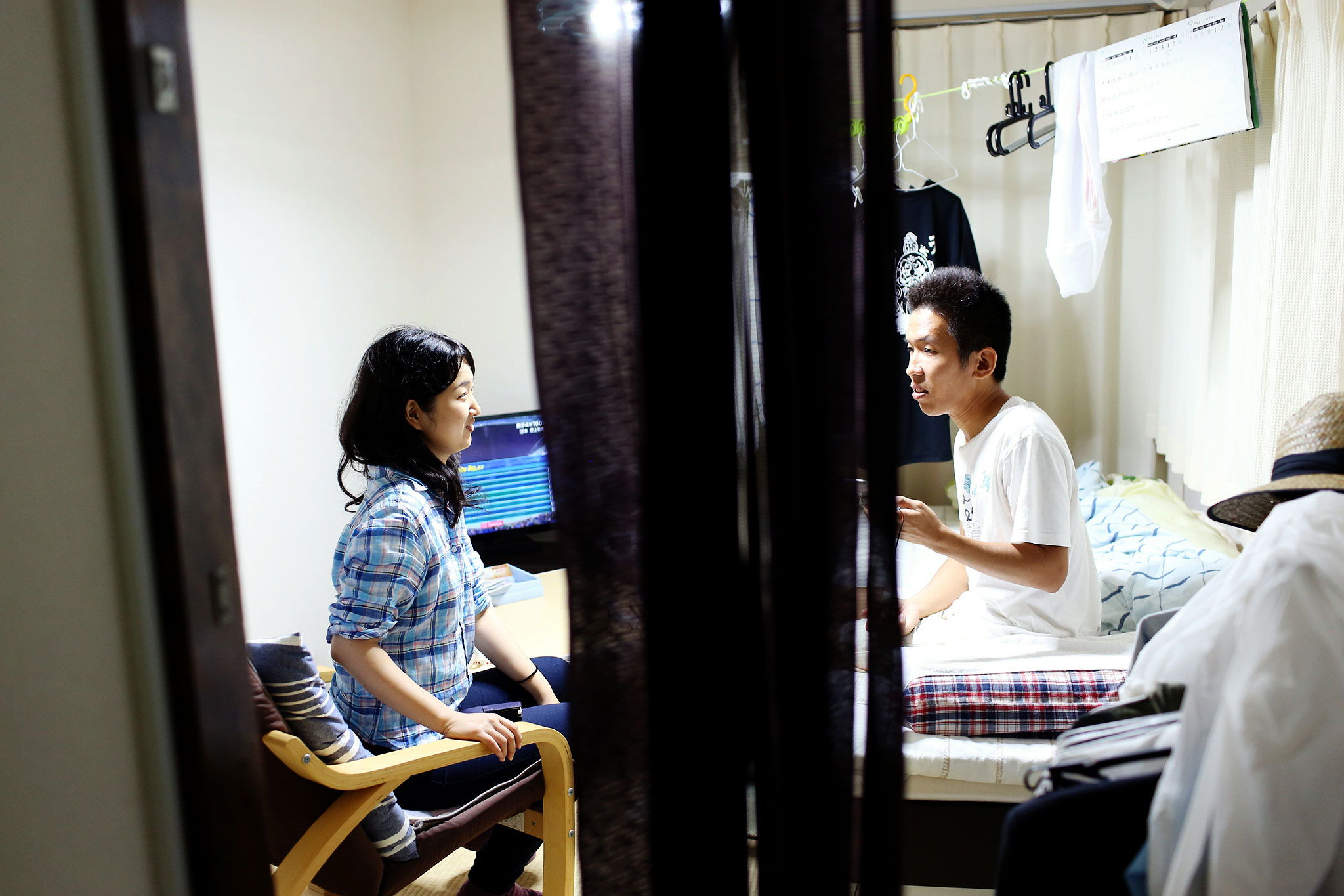 rental sister converses with hikikomori